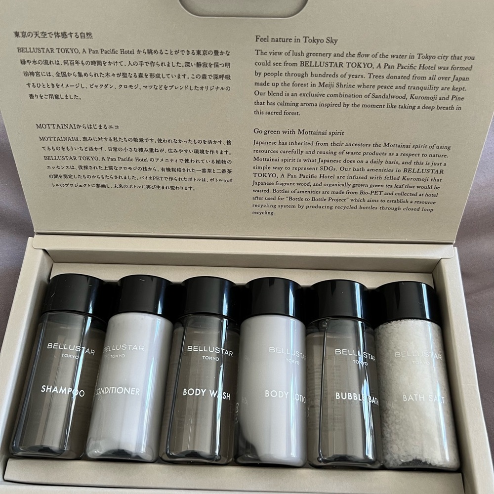Toiletry travel set